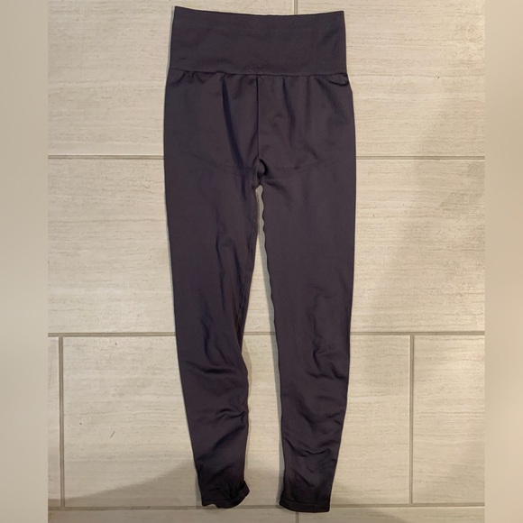 Grey Fabletics leggings - Picture 2 of 3
